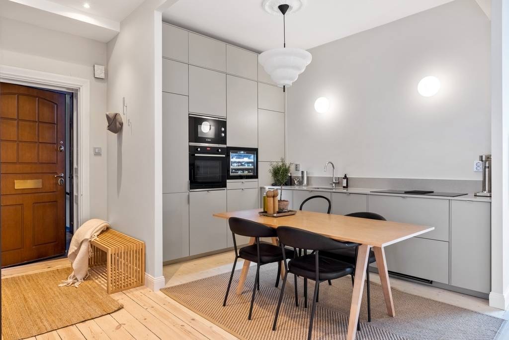Minimalistiskt kök & entré — Stockholm